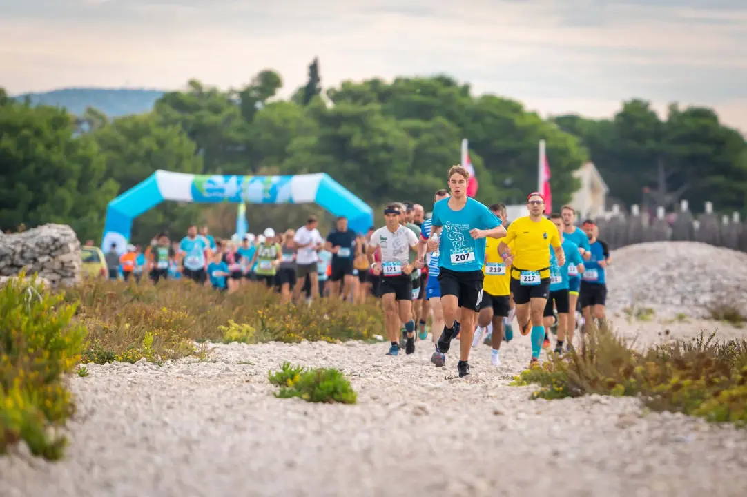 Oko 350 sudionika uživalo je u brojnim sportskim aktivnostima proteklog vikenda na Malom Vignju, Zlarinu i Baldekinu!