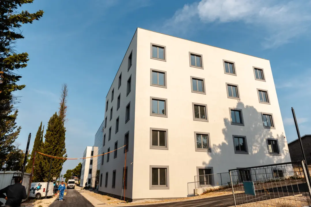 Obišli smo studentski dom Palacin iznutra: Sobe su prostrane, s prekrasnim pogledom na Vrnažu, Mandalinu i Šibenik