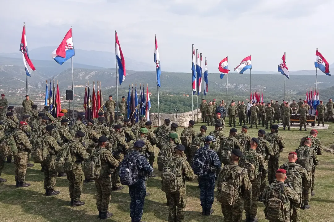 Vojnici pješačili od Udbine do Knina s opremom težom od 20 kilograma