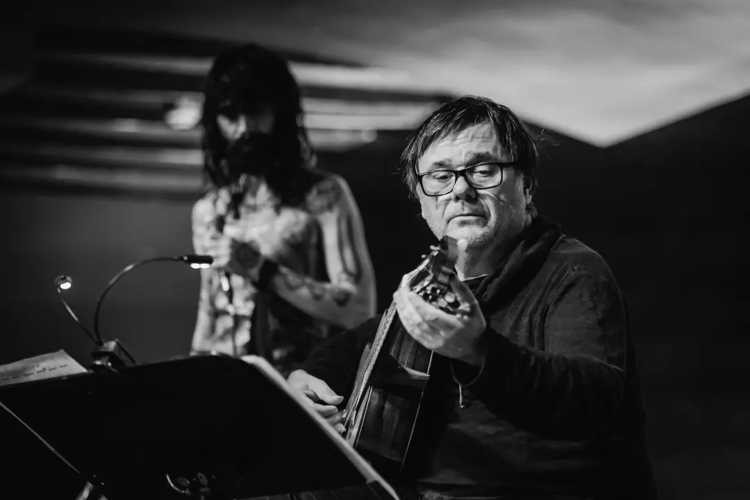 Vrećin glas, gitara i lutnja Edina Karamazova oduševili sinoć Šibenčane u Arsenu