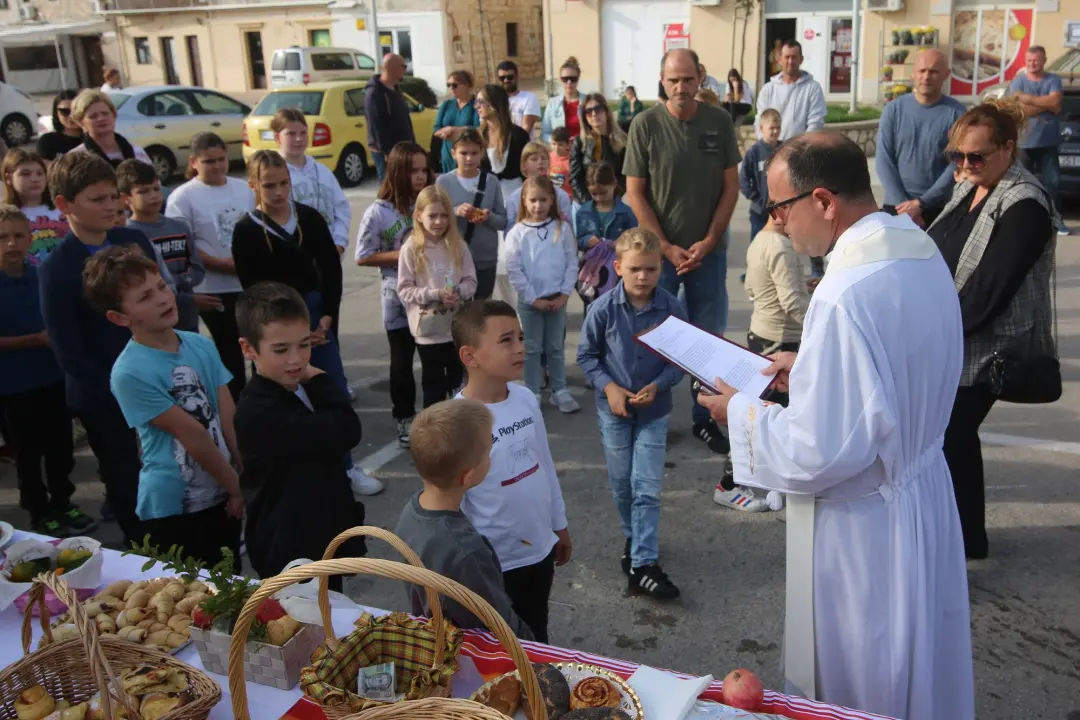 FOTO Tišnjanske mame i bake iskazale se na izložbi u Povodu Dana kruha