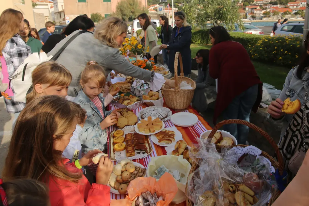 FOTO Tišnjanske mame i bake iskazale se na izložbi u Povodu Dana kruha