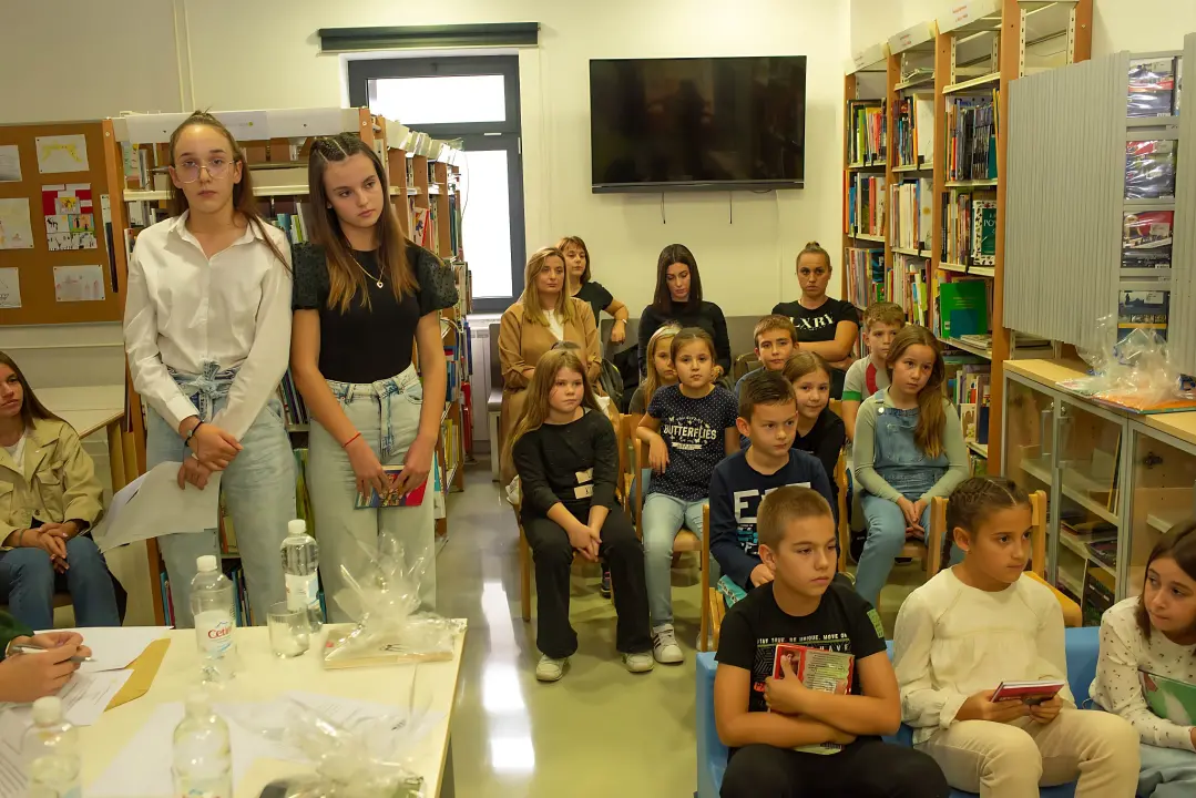 Marija Kulušić i Marika Škundrić pobijedile na Natjecanju u čitanju u kninskoj knjižnici