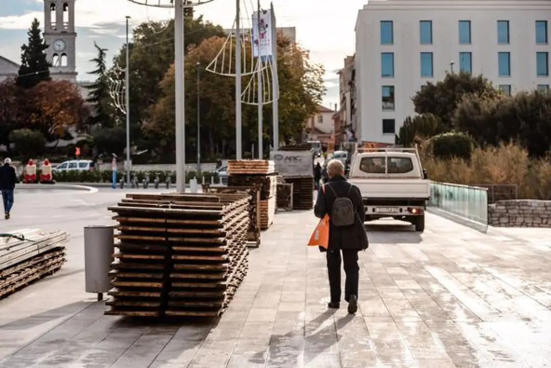 Pripreme za Adventuru: Postavlja se klizalište na Poljani