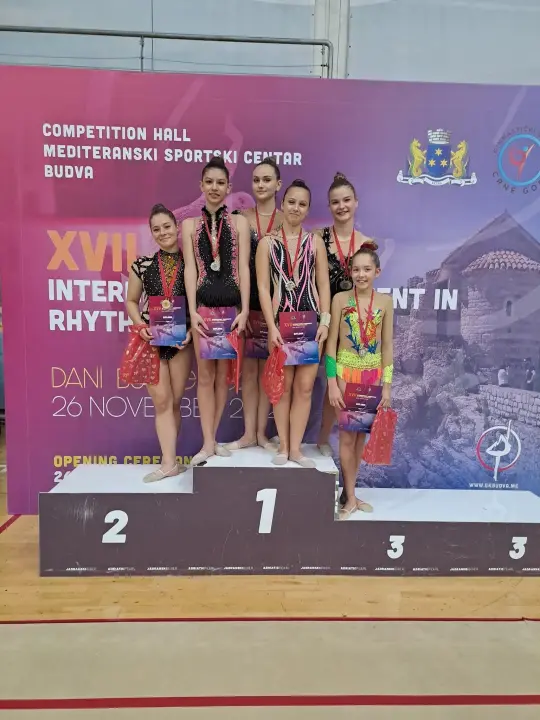 Gimnastičarke 'Šibenik-Dalmacije' zablistale u Budvi: Osvojile osam medalja