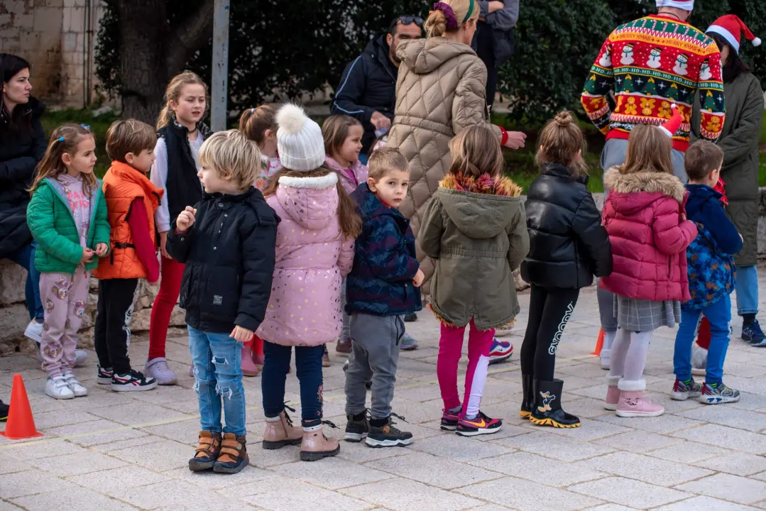 Održana prva Outdoor Adventurica: Mališani se natjecali kroz igru i zabavu