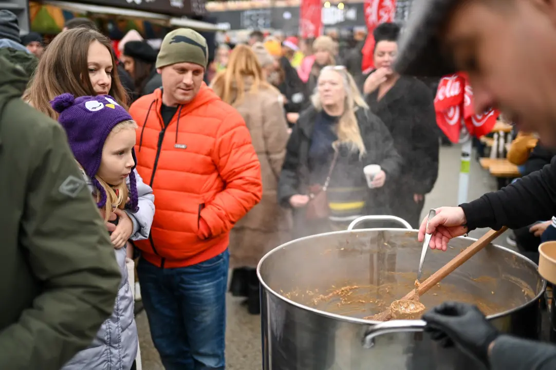 Skradinjani na zagrebačkom Adventu 12 sati kuhali tradicionalni skradinski rižot'
