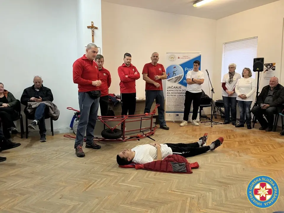 Kninski HGSS-ovci posjetili umirovljenike