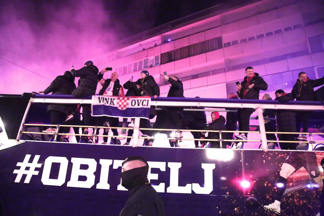 U Hrvatskoj 'nitko nije normalan': Vatreni stigli među 80 tisuća navijača!
