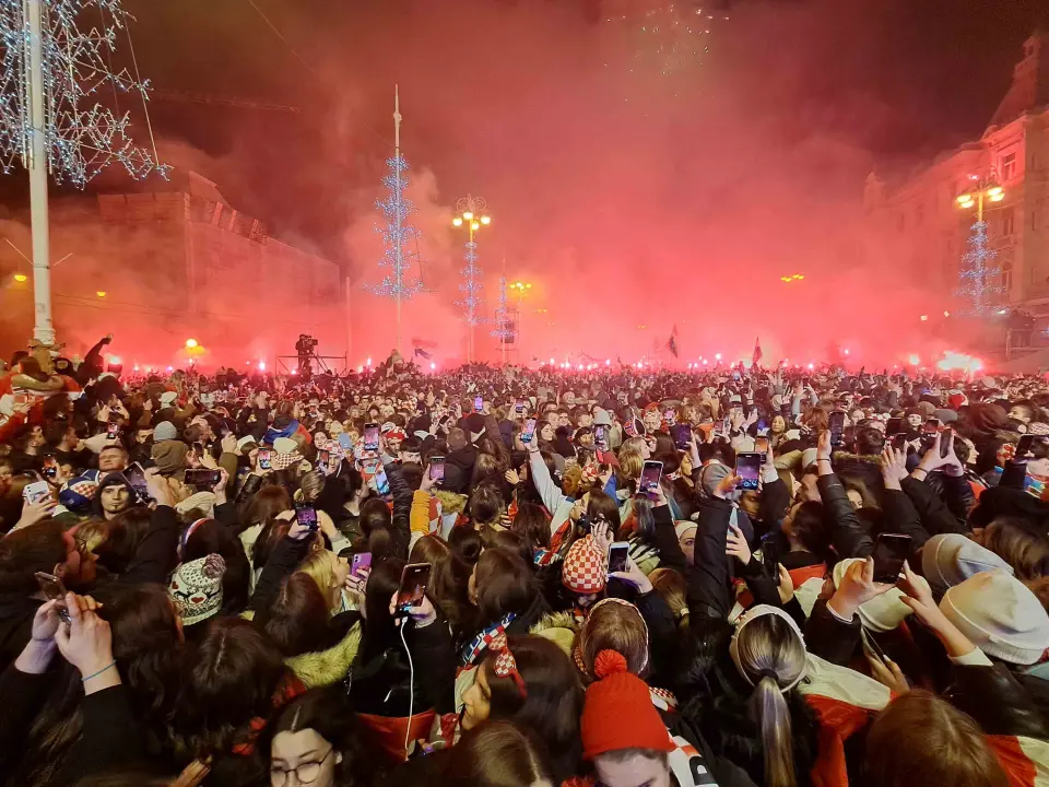 U Hrvatskoj 'nitko nije normalan': Vatreni stigli među 80 tisuća navijača!