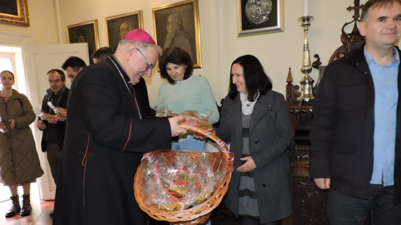 Božićni susret vjeroučitelja s biskupom Rogićem