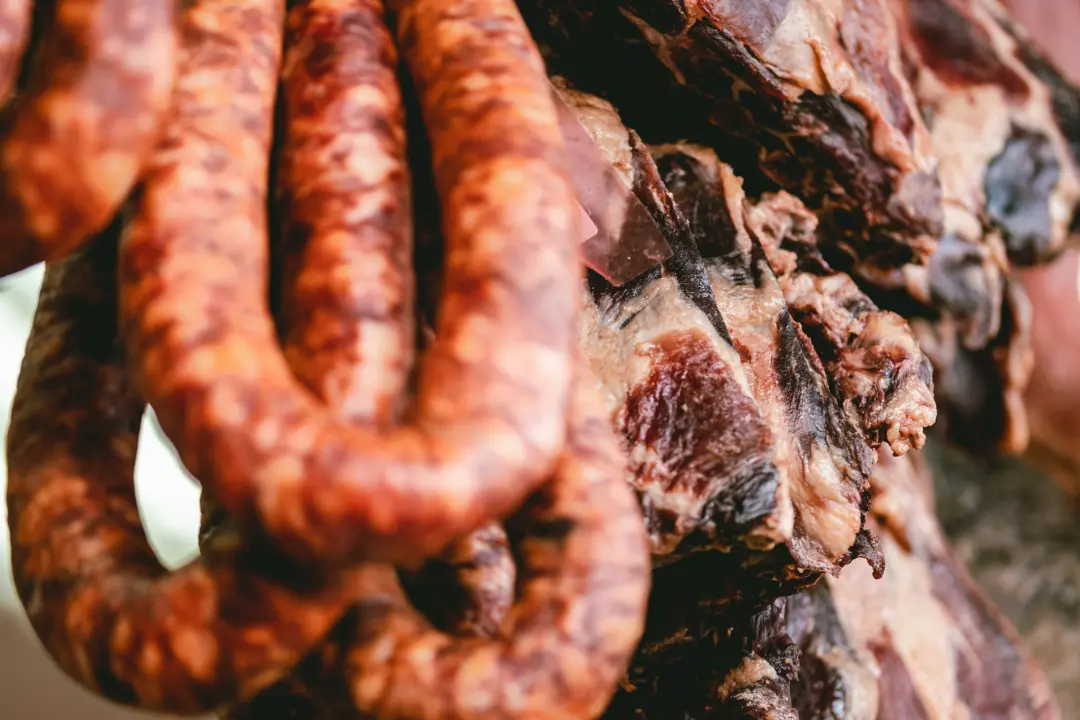 Blagdanski stol: Najbolje tuke, pivci i patke su u Delikatesama Petrović na šibenskoj pijaci