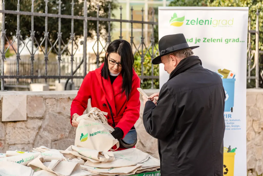 Borba protiv plastike: Zeleni grad na Poljani građanima podijelio tisuću ekoloških vrećica 