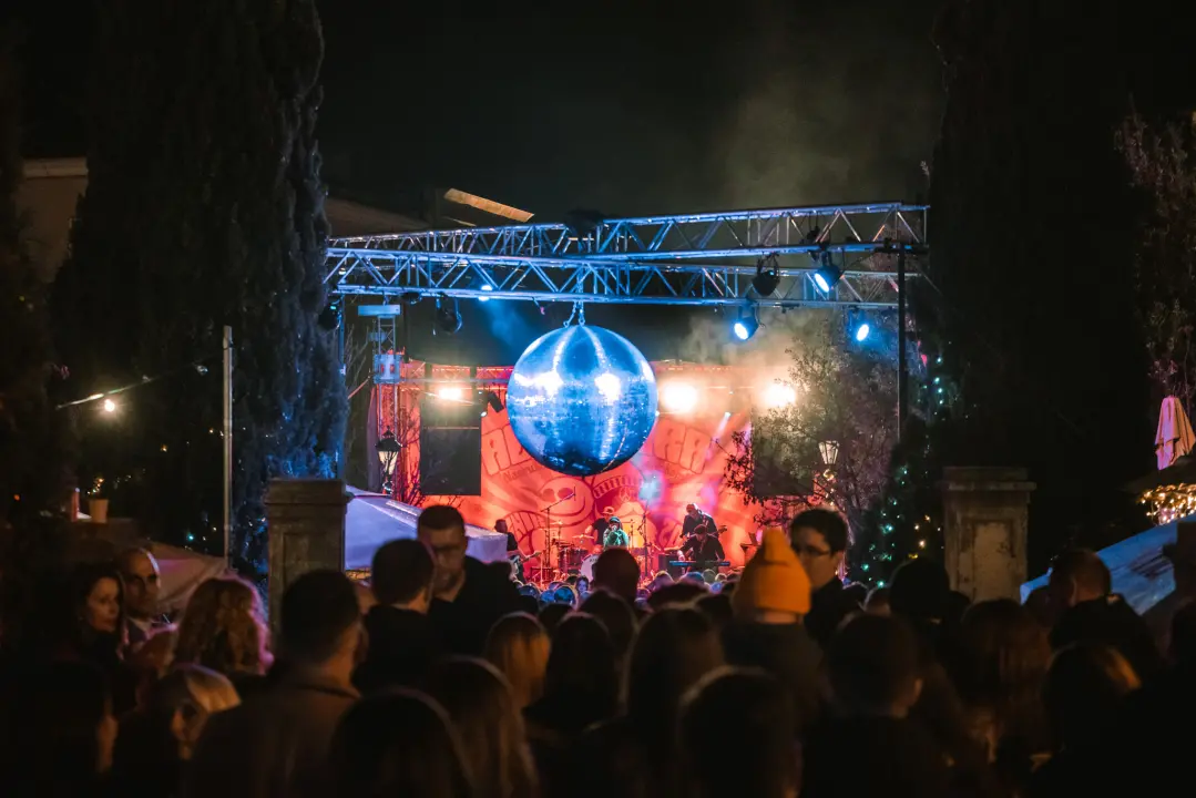 Parkić je Novu dočekao uz zagrebački pop rock Band Bang Bang  