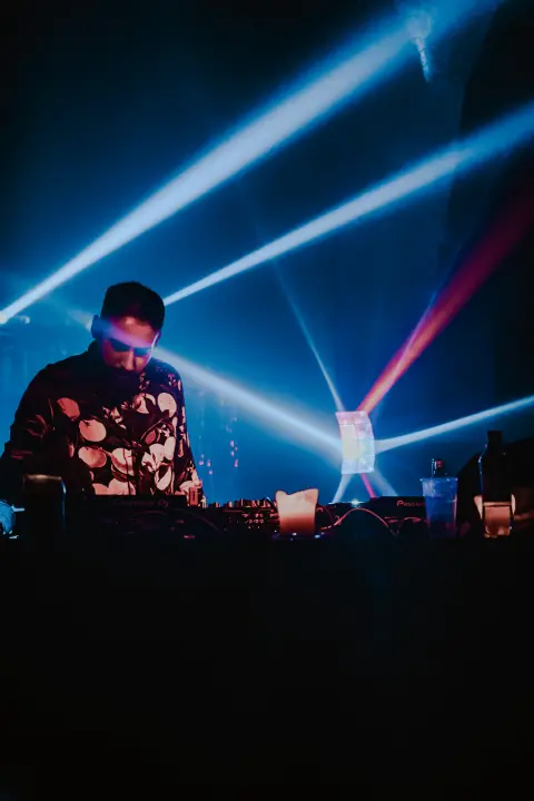 Rasplesana novogodišnja zabava u Tunelu uz milanski duo Modular Project