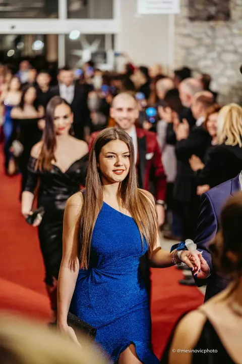 Učenici Ekonomske škole zablistali na maturalnom plesu u Vodicama (1)