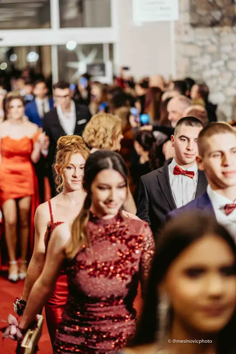 Učenici Ekonomske škole zablistali na maturalnom plesu u Vodicama (1)