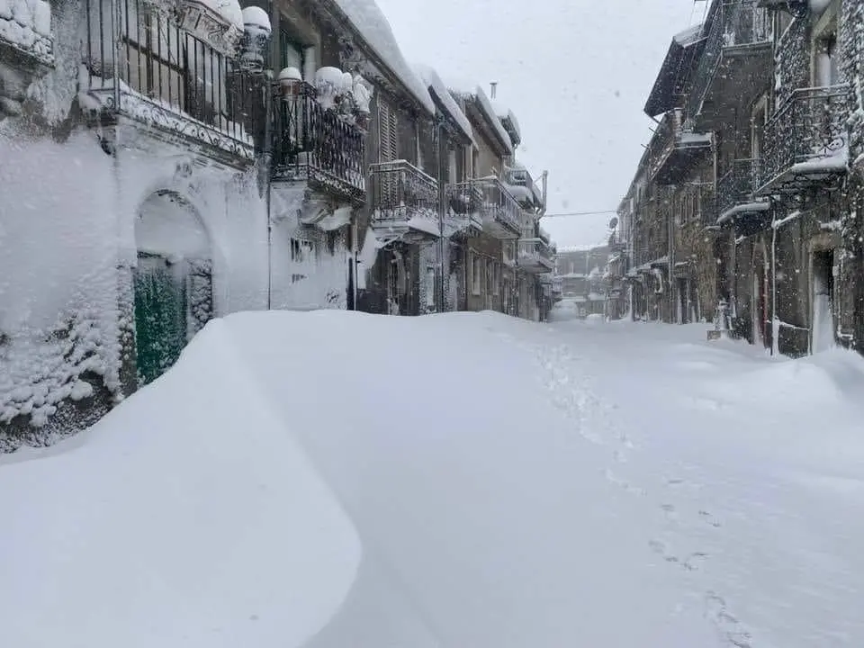 Snježne oluje blokirale ceste na Siciliji, posebno istočni dio