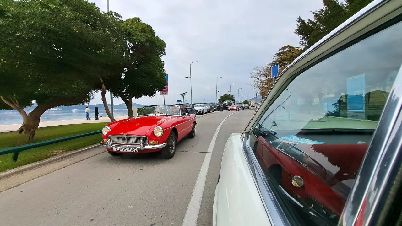 Vlasnici oldtimera iz cijele Dalmacije nedjelju proveli na druženju u Šibeniku