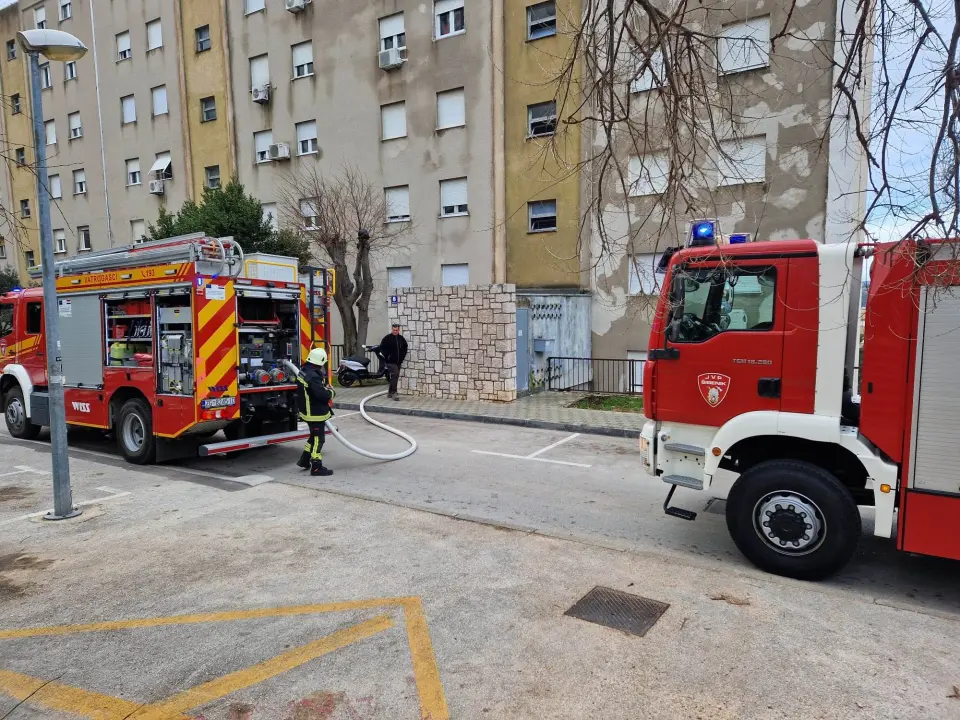 Požar na balkonu stana na Njegoševom trgu, u stanu se nalazila gospođa