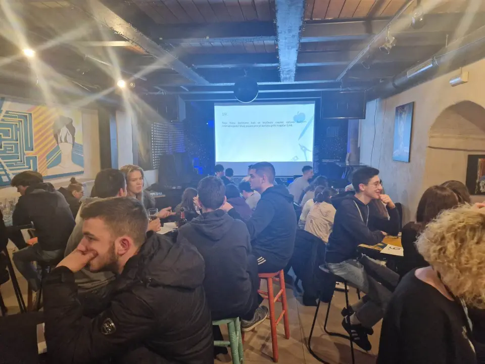 Finalisti srednjoškolske kviz lige stigli u Šibenik: Danas druženje, sutra natjecanje!