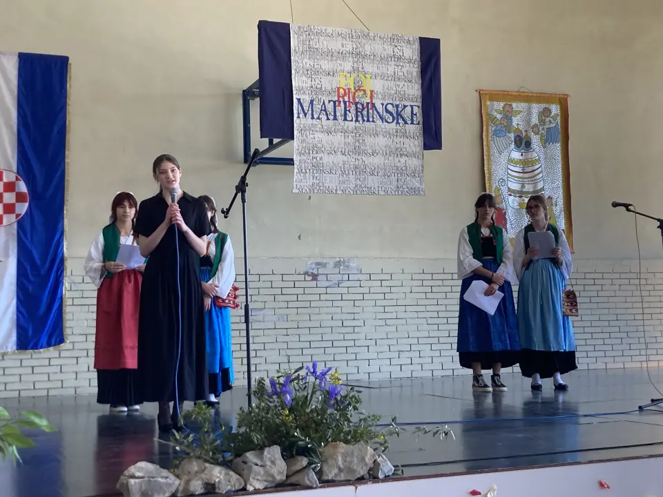 'Poj rići materinske': U OŠ Primošten 17. izdanje literalno-likovnog natječaja