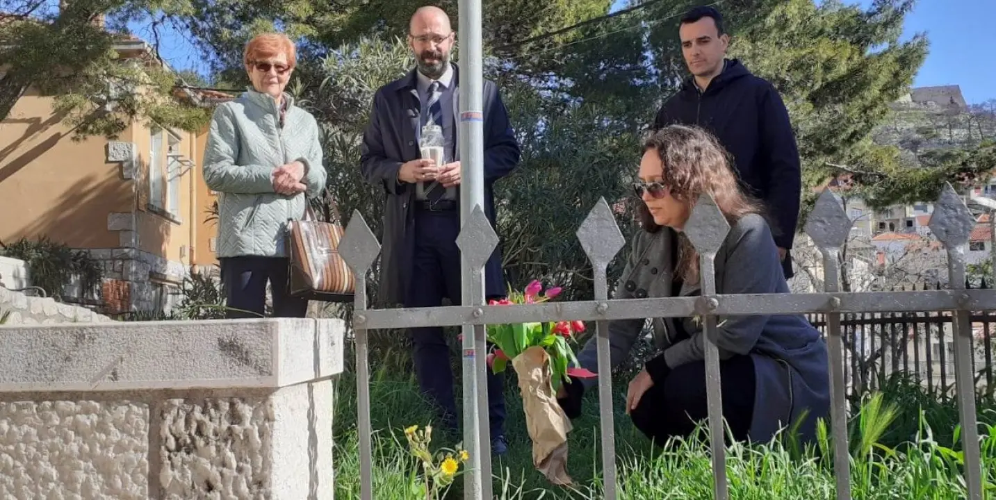 Ana Rukavina danas bi imala 46 godina: U šibenskom perivoju njezina imena položeno cvijeće 