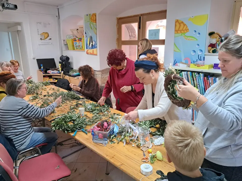 U Tisnom radionica izrade vijenaca od maslinovih grančica