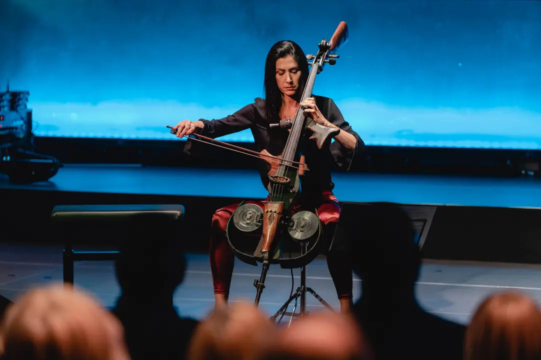 Ana Rucner u Arsenu svirala na violončelu od dragovoljno predanog ilegalnog oružja