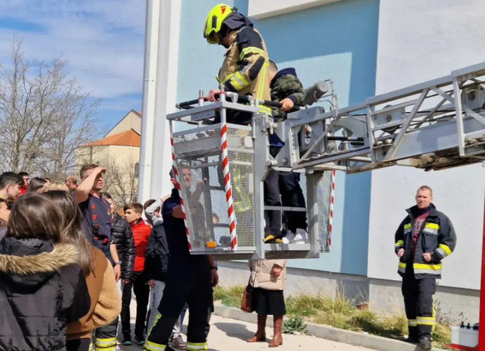 DVD Vodice i Crveni križ održali radionice zaposlenicima škole u Čisto Velikoj