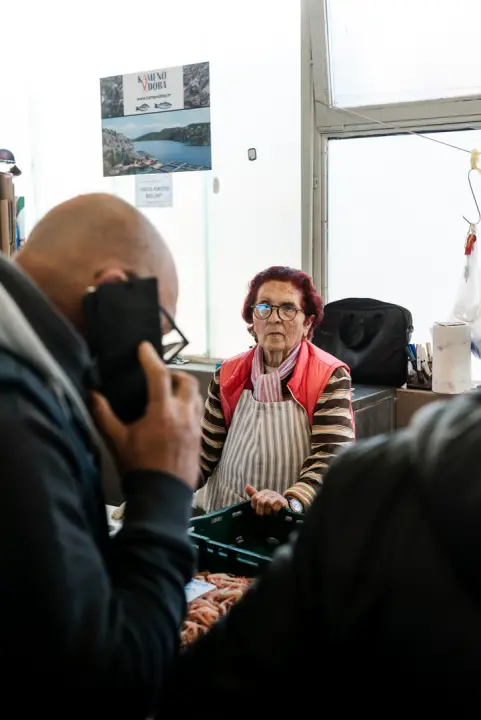Bura učinila svoje: Veliki petak je, ali ponuda na šibenskoj peškariji nije bila bogzna što 