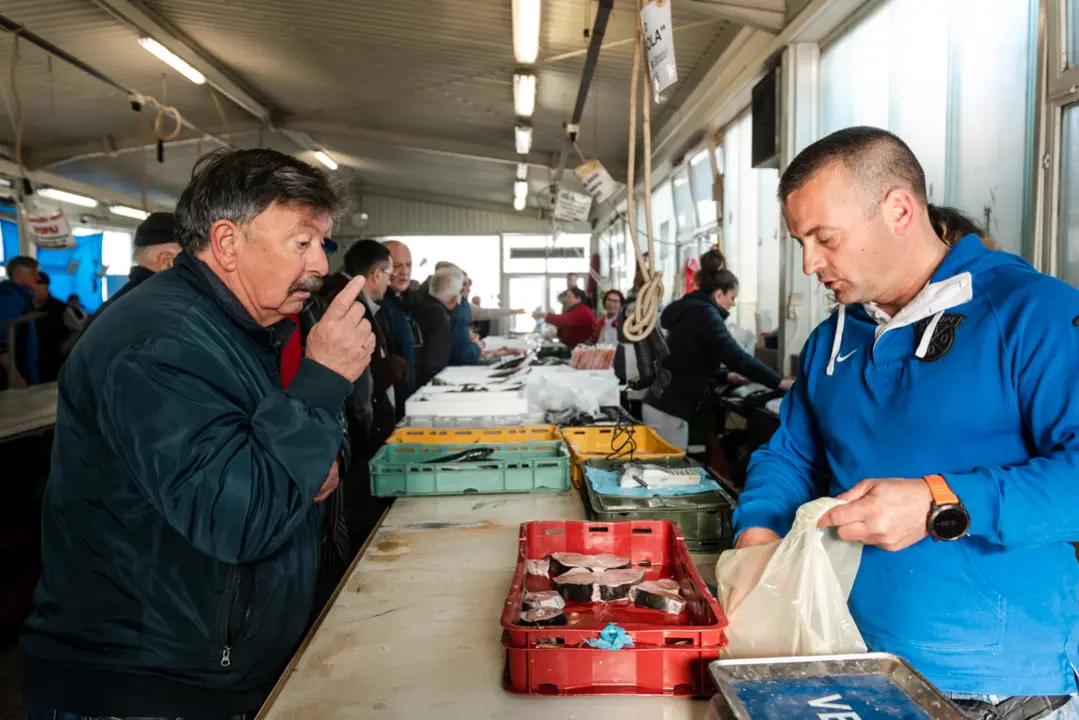 Bura učinila svoje: Veliki petak je, ali ponuda na šibenskoj peškariji nije bila bogzna što 