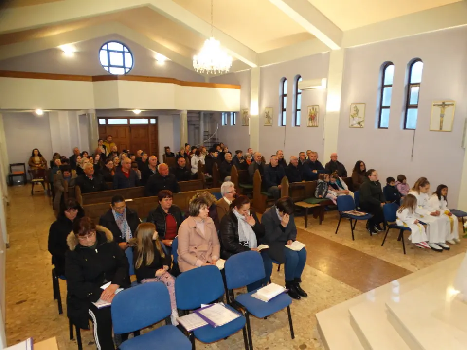 U Vukšiću održan obred pranja nogu dvanestorici vjernika na Veliki četvrtak 