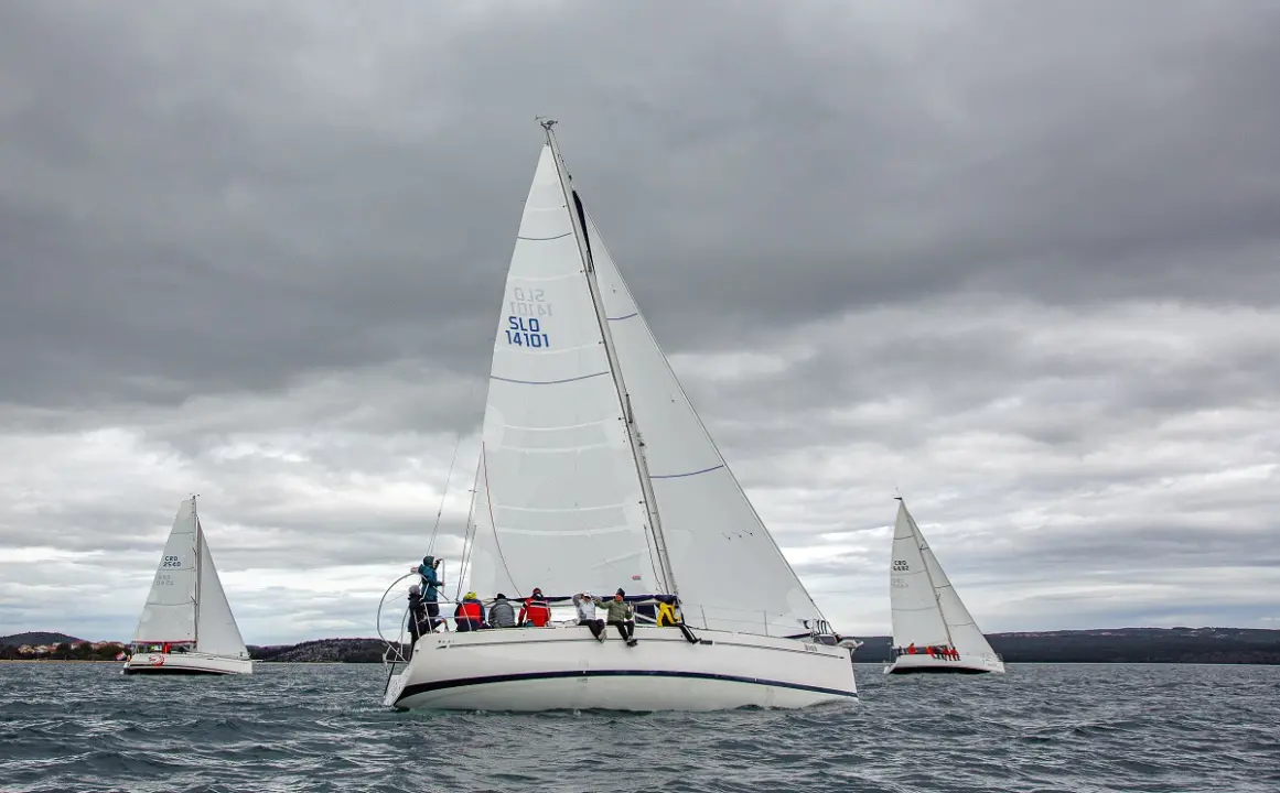Nova nautička sezona počela Skradinskom regatom krstaša