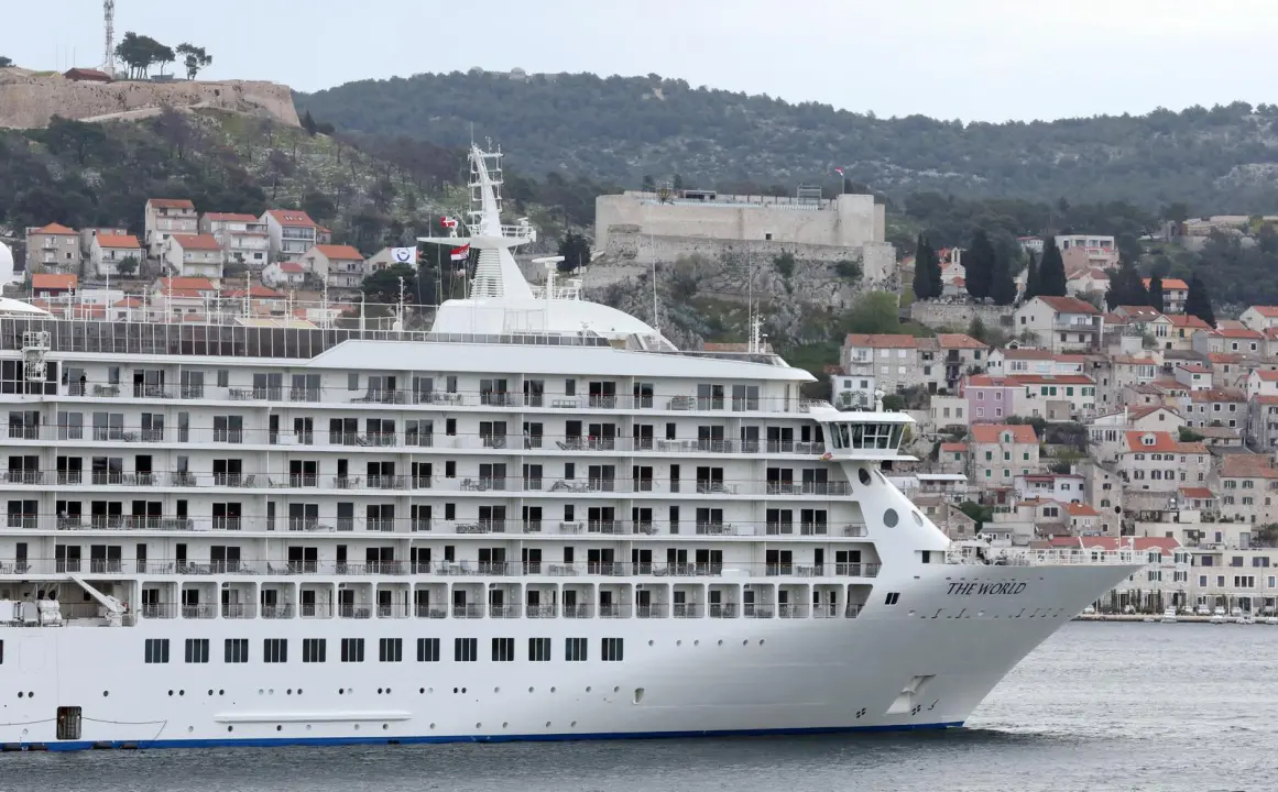 U Šibenik uplovio najveći privatni kruzer na svijetu na kojem apartmane imaju Madonna i Schwarzenegger
