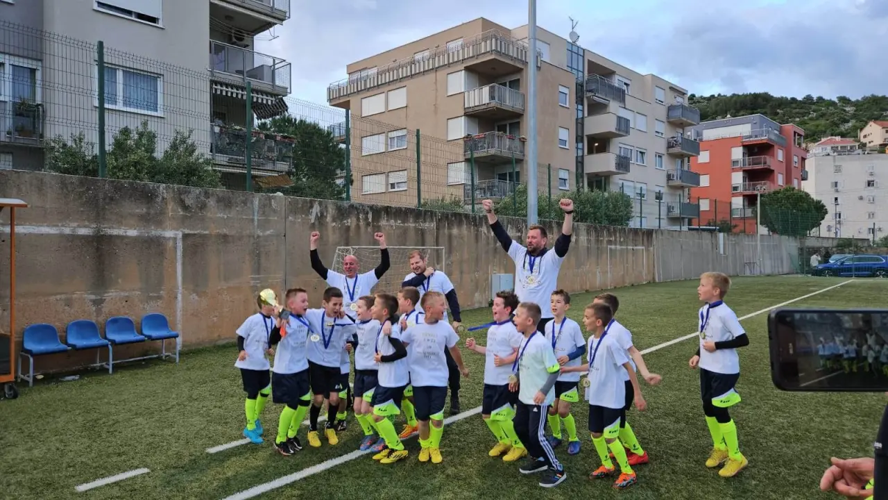 Škola nogometa Sebenico City još jednom pobjednik U9 županijske lige 