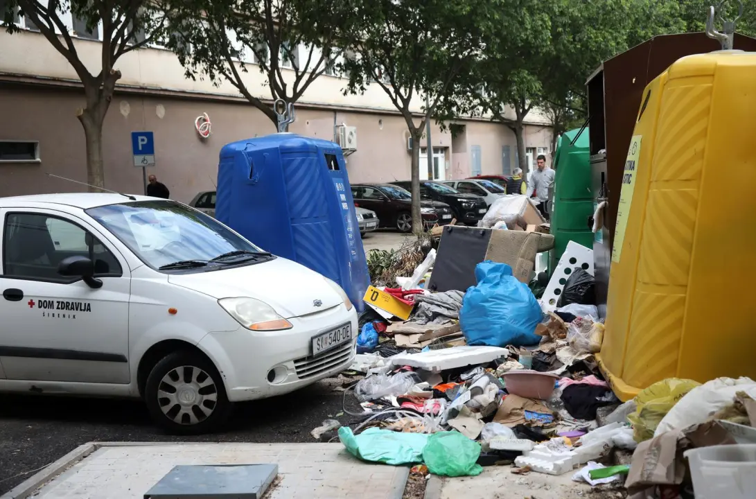 Smeće na Baldekinu ne dirajte do srijede! Možda nam donese sreću u nogometu kao Napoliju