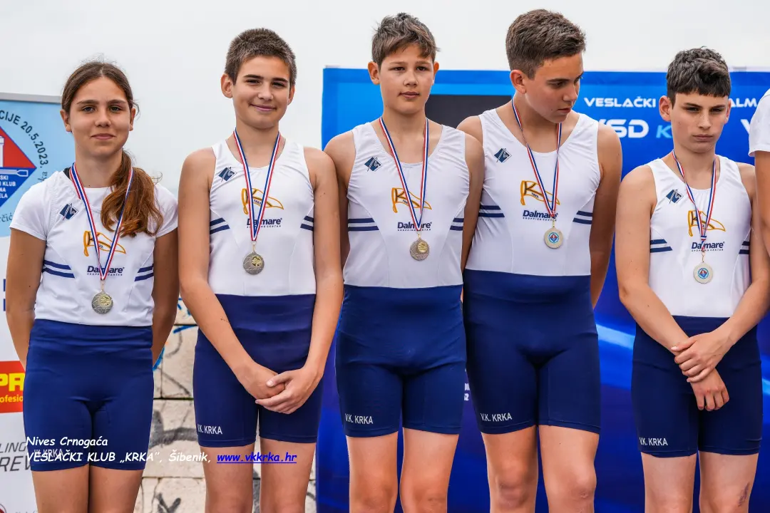 Članovi VK Krka s regate u Kaštelima se vratili s osam zlatnih, deset srebrnih i četiri brončane medalje 