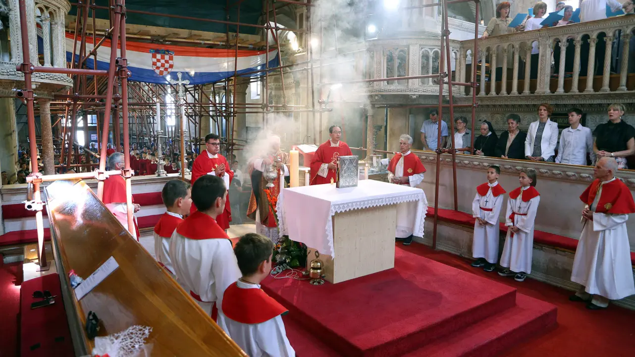 Sakrament Svete potvrde u katedrali svetog Jakova