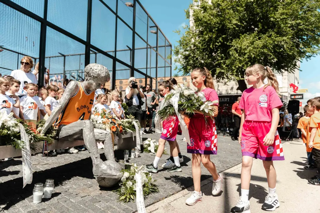 Obilježena 30. obljetnica smrti Dražena Petrovića: 'Šteta što njegova karijera nije mogla potrajati duže, još toliko toga je imao dati'