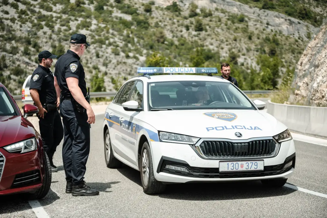 Helikopter koji se srušio u kanjon Čikole zapeo za zipline: Traje potraga za trećim putnikom, uskoro istraga