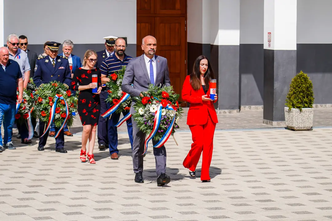 Uoči Dana antifašističke borbe na Kvanju položeni vijenci i zapaljene svijeće