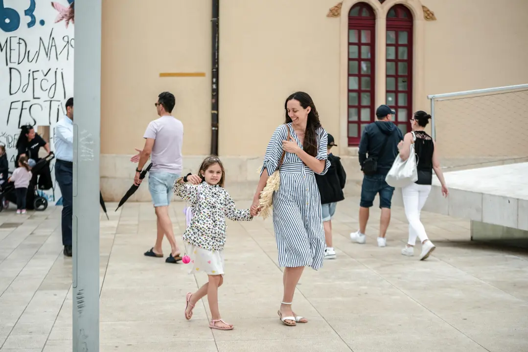 Lijepe Šibenčanke prošetale gradom i pokazale stylish kombinacije  
