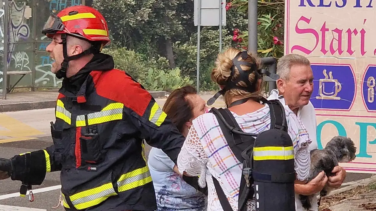 Objekti nisu ugroženi, vatrogasci ostaju na terenu cijelu noć