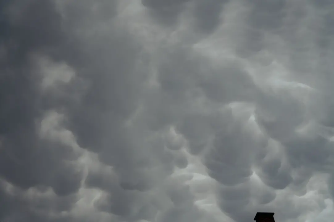 Nevrijeme stiglo do Šibenika i donijelo zanimljive mammatus oblake