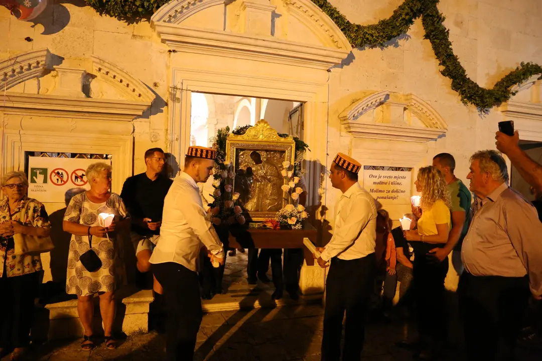 Večer uoči Velike Gospe brojni vjernici hodočastili u Vrpolje