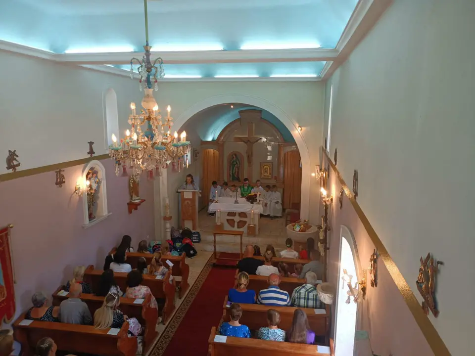 Blagoslov djece i školskih torbi u župama Ražine i Ljubitovica