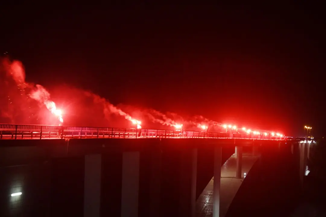 Spektakularna bakljada na Šibenskom mostu povodom 32. spomendana Rujanskog rata