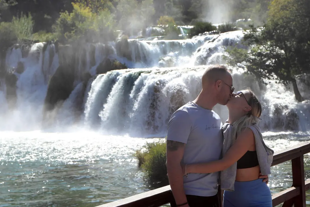 Zakoračili smo u jesen, ali Skradinski buk i dalje je pun: Teško je odoljeti toj romantičnoj prirodi
