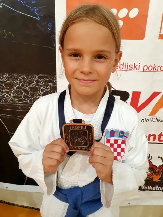 KK Okit Vodice opet najbolji: Iz Velike Kladuše se vratili sa 11 zlatnih medalja, tri srebrene i četiri brončane  